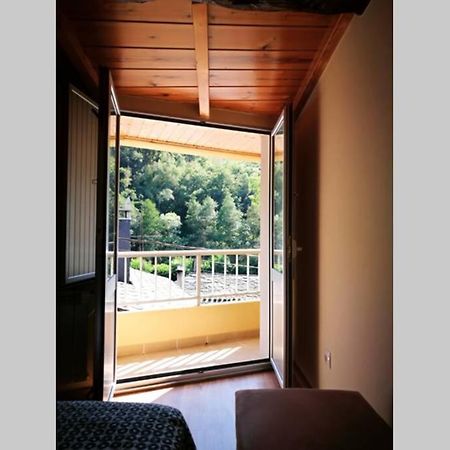Apartamento Con Vistas Al Rio A Solaina Samos Eksteriør billede