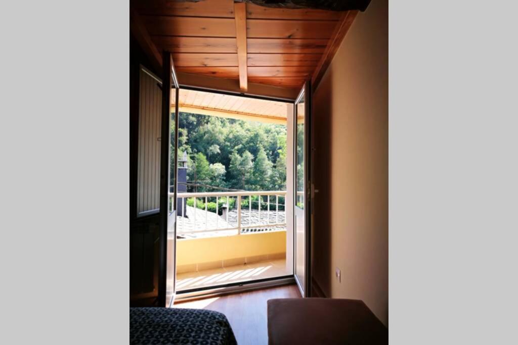 Apartamento Con Vistas Al Rio A Solaina Samos Eksteriør billede